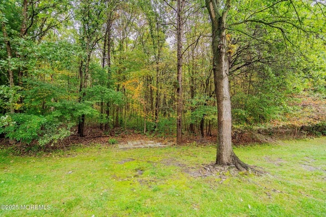 Building Photo - 19 Horseshoe Ct