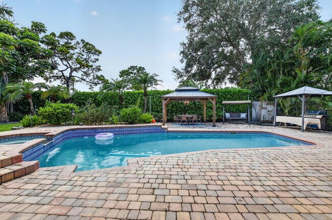 Building Photo - 23201 Boca Club Colony Cir