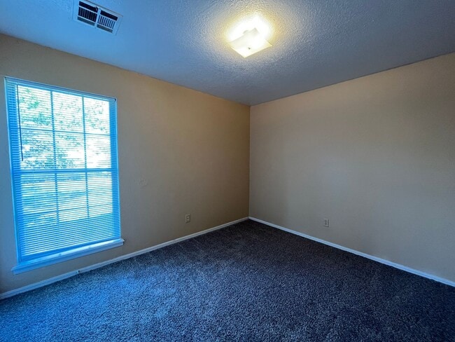 Building Photo - Broken Arrow duplex: 3 bedroom Duplex!