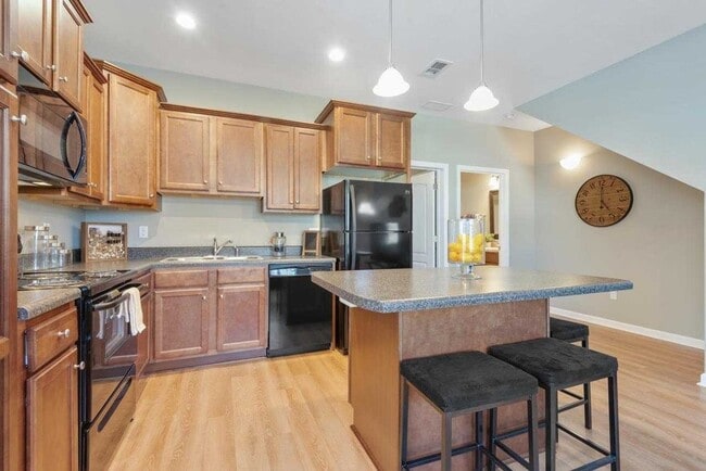 Building Photo - Modern 3-Bed, 3-Bath Townhome with Stylish...