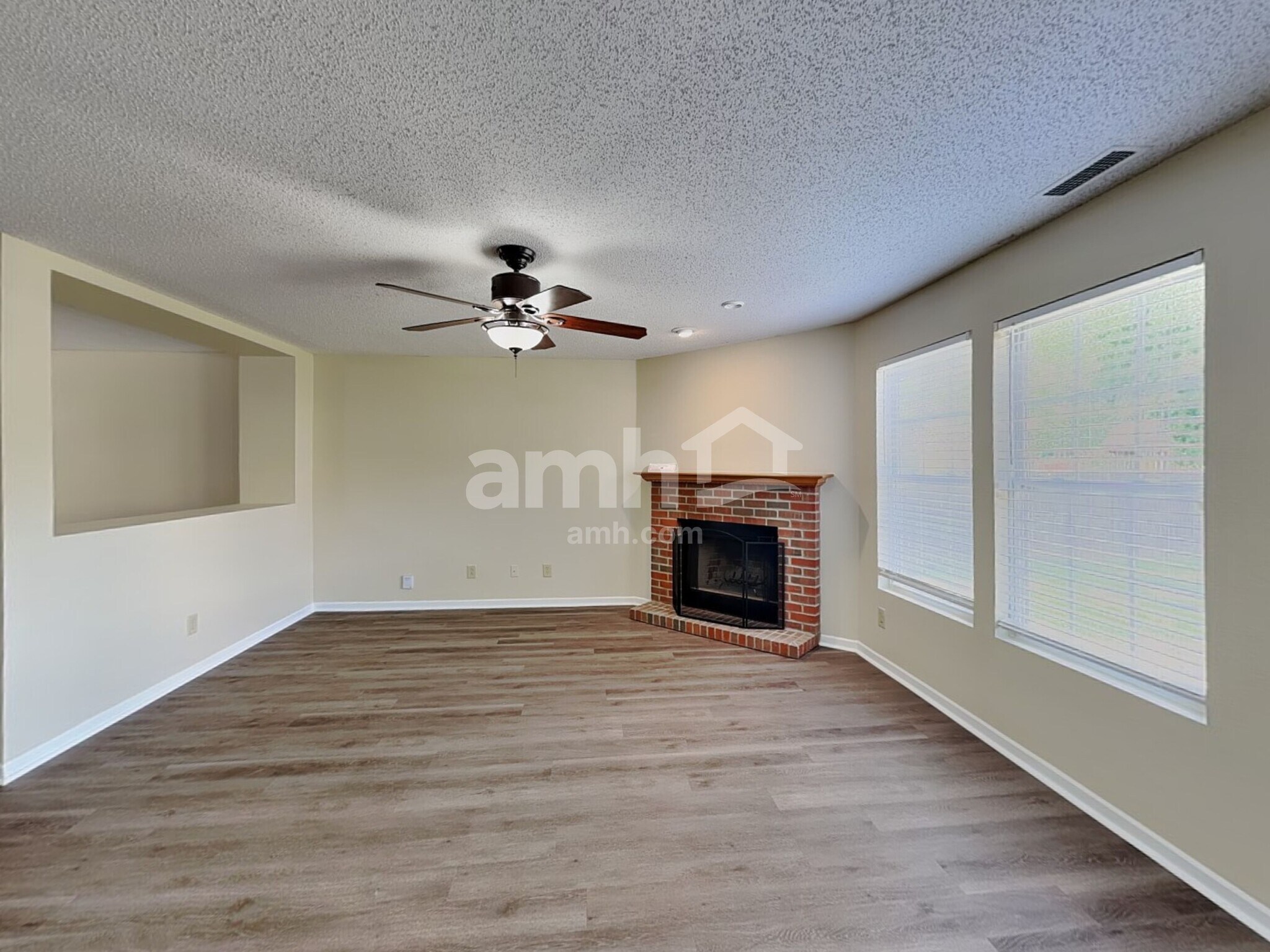 Building Photo - 2940 Hearthside Dr
