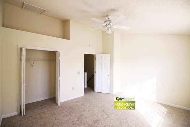 Building Photo - Convenient location