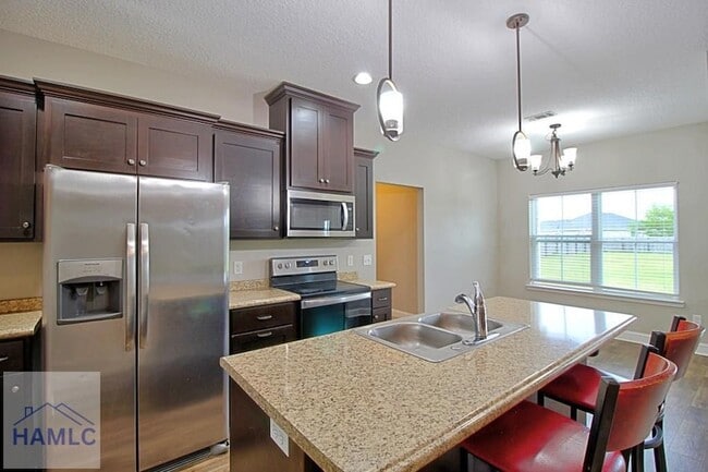 Building Photo - 582 Burke Dr