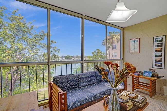 Building Photo - 14671 Bonaire Blvd