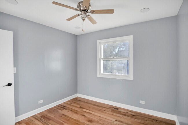 Building Photo - 7031 Glenwood Ln