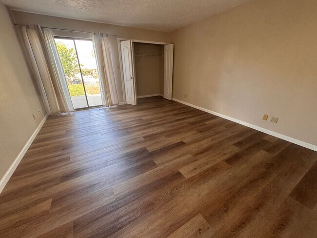 Building Photo - 3345 Esplanade Cir SE