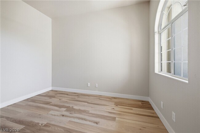 Building Photo - 315 Seine Way
