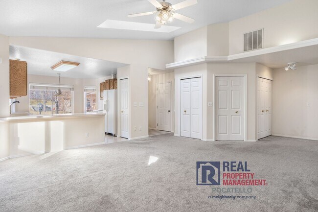 Building Photo - 4 bedroom 3 bathroom - 2 car garage -This is a must see home!