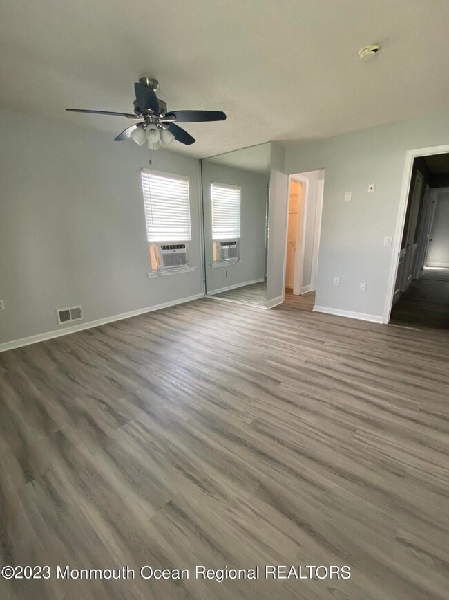 Building Photo - 120 Oak Hill Dr