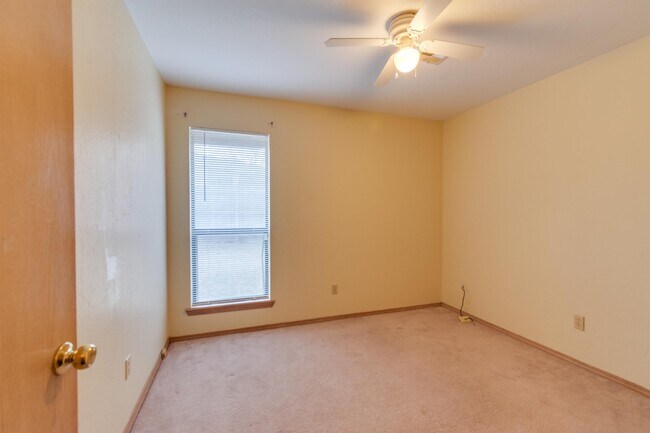 Building Photo - 4835 SE Tattershall Way