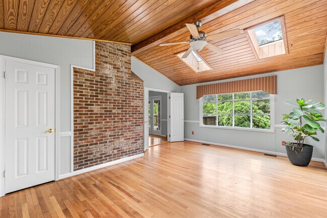 Building Photo - 1114 Collingwood Dr