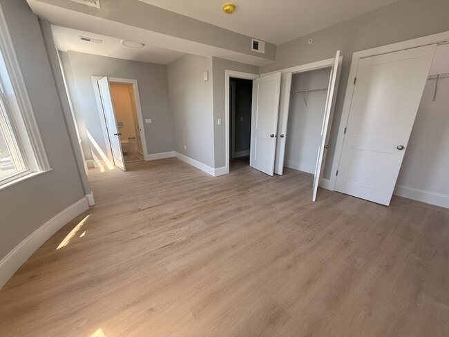 Building Photo - 7 Thornley St