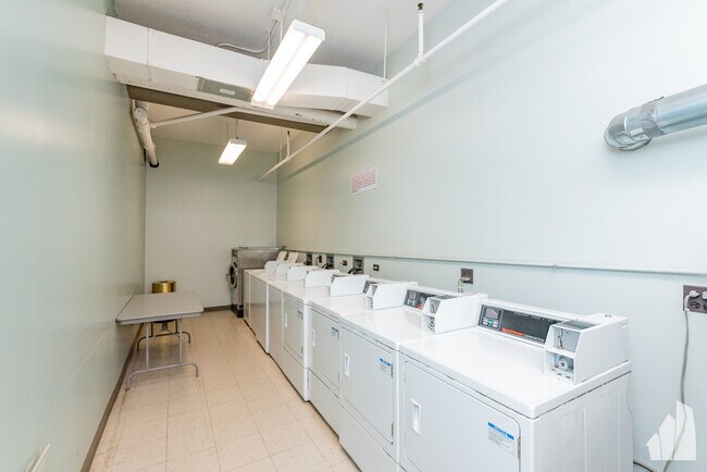 Building Photo - 124 W Polk St