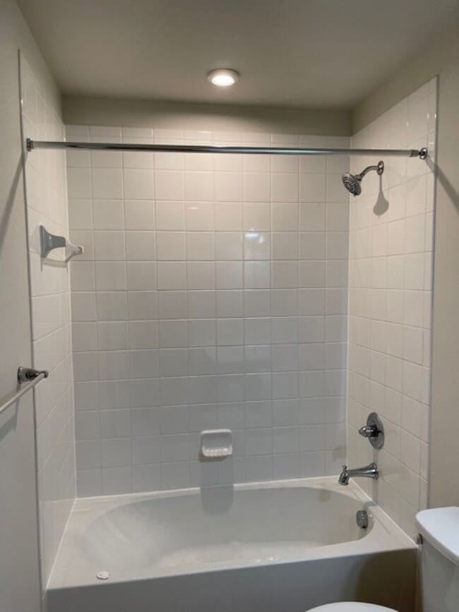 Building Photo - 314 Landing Dr