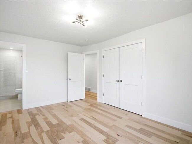 Building Photo - BOUNTIFUL New Remodeled 4 bed 3 bath home