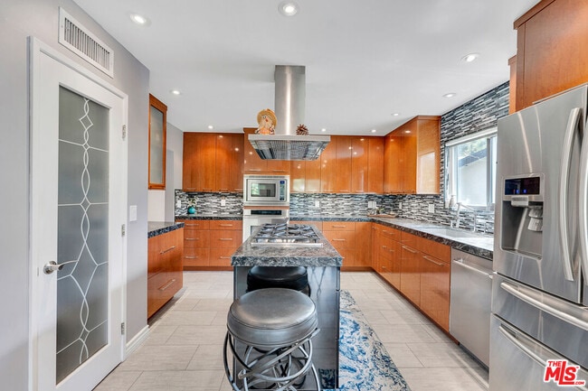 Building Photo - 13563 Contour Dr