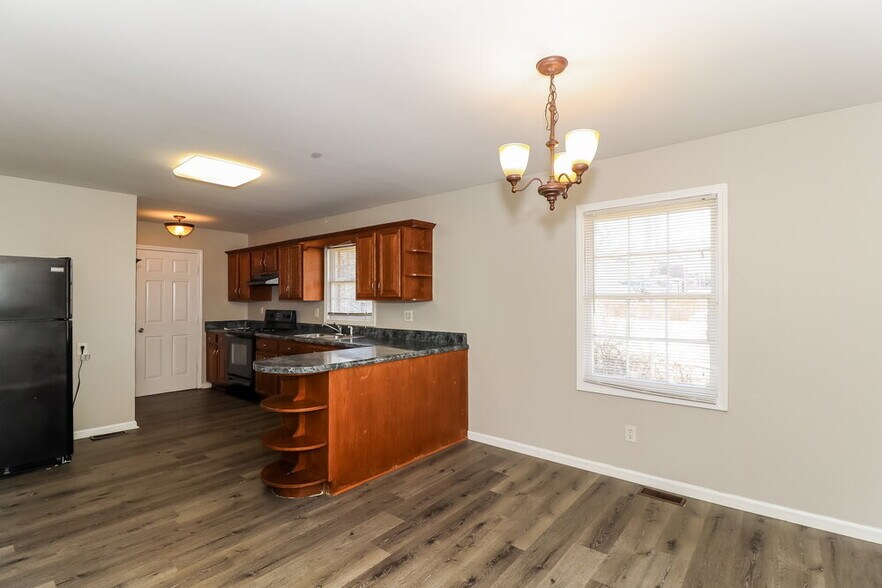 Building Photo - 454 New St