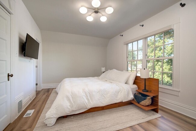 Building Photo - Beautifully Updated Home for Rent | Classic Charm with Modern Upgrades
