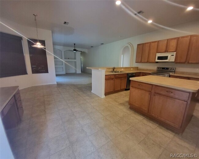 Building Photo - 2486 W Swanson Dr