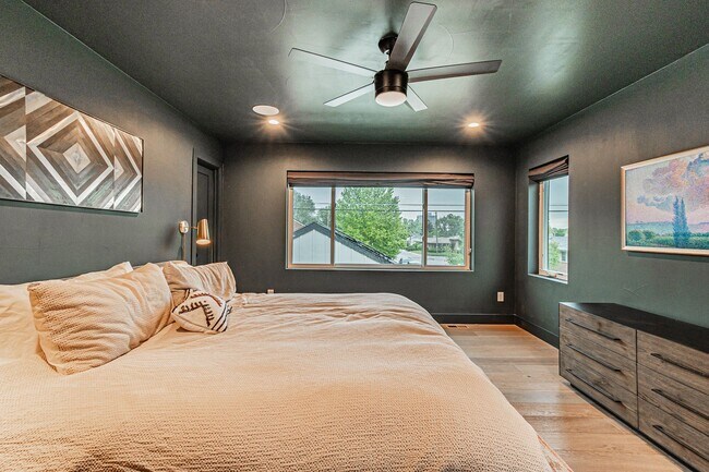 Building Photo - Luxury 3BD, 2.5BA Sloan's Lake Home with Top Floor Flex Room