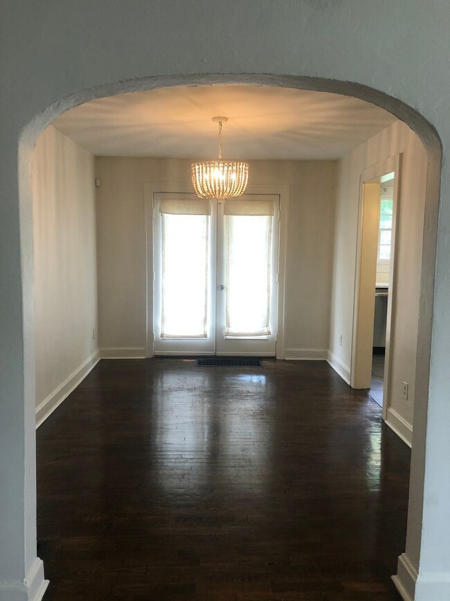 Building Photo - Cozy Cottage in Wedgewood Houston, Walkabl...