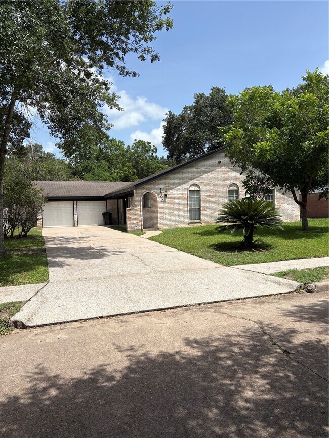 Building Photo - 1402 Bellaire Blvd
