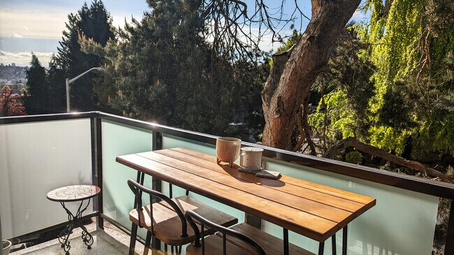 patio - 3710 27th Plz W