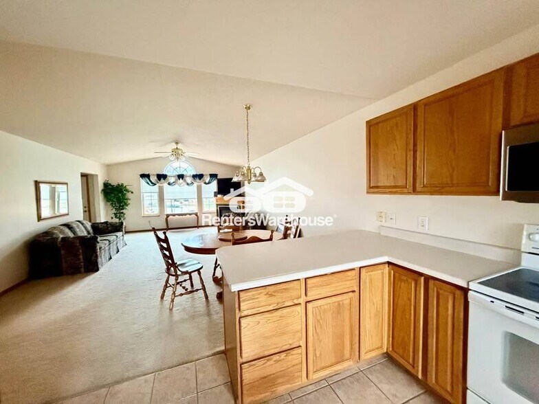 Building Photo - 495 S 51st St