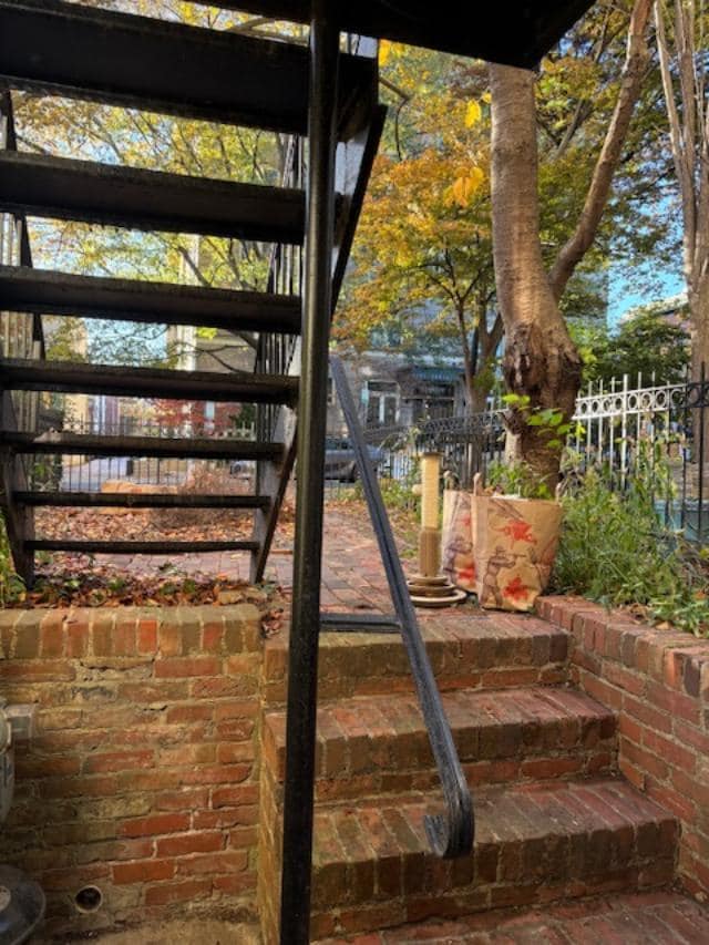 Building Photo - 1909 17th St NW