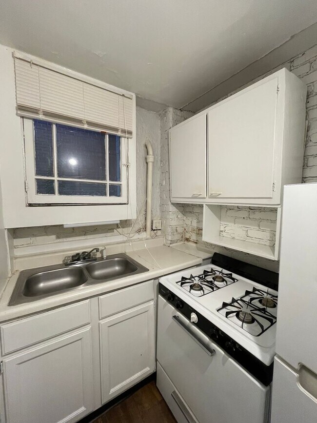 Interior Photo - Ponce Properties