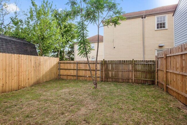 Building Photo - 2230 St Andrew St