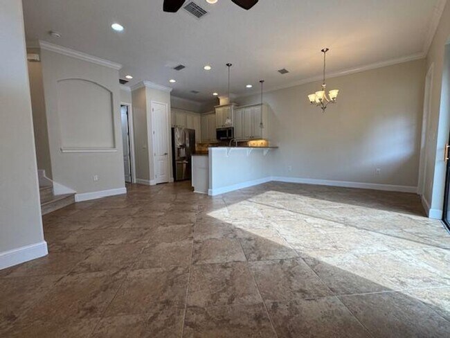 Building Photo - Newly renovated 4 Bedroom 3 1/2 Bathroom T...