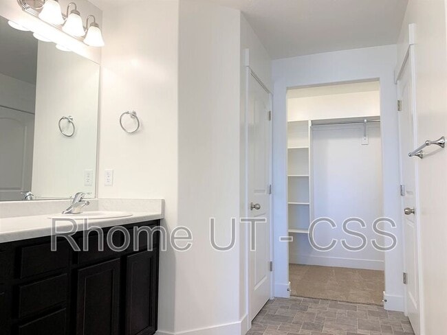 Building Photo - 552 N 260 W