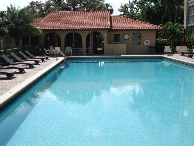 Building Photo - 950 Ponce De Leon Rd