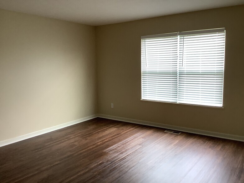 Building Photo - 924 Fresno St