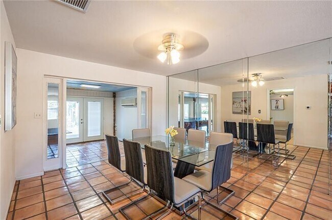 Building Photo - 4620 NE 25th Ave