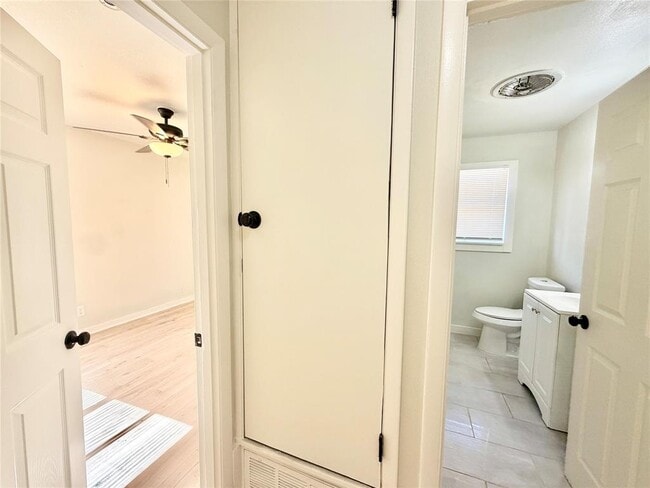 Building Photo - 5330 Wellington Dr