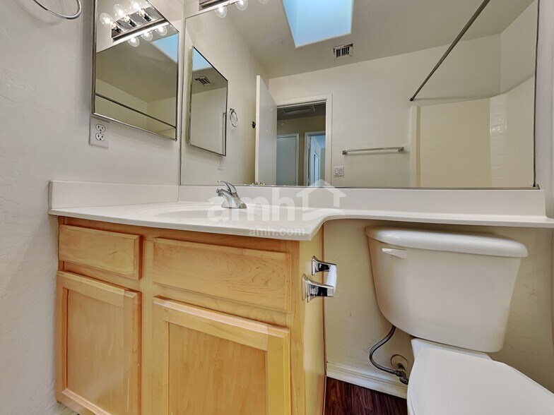 Building Photo - 9216 E Keats Ave