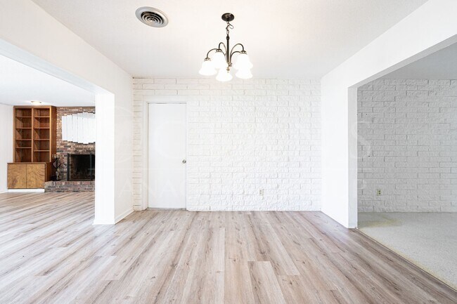 Building Photo - Beachside Ormond Beach Home