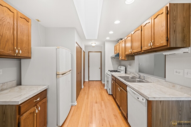 Building Photo - 1174 Hyannis Cir