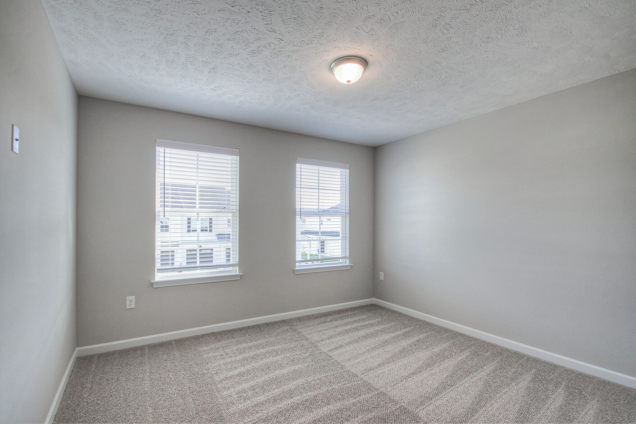 Building Photo - 4340 Doral Dr