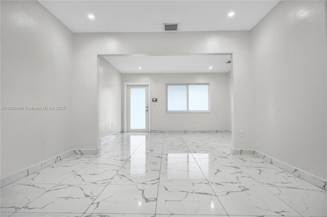 Building Photo - 820 NW 31st Ave