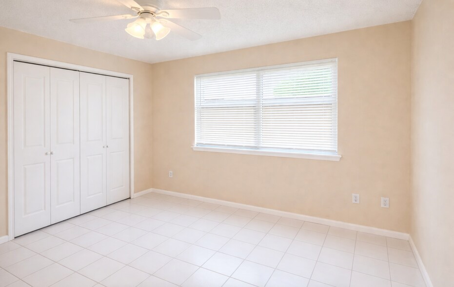 Building Photo - 2305 Magnum Cir