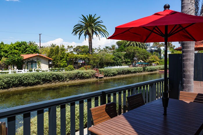 Building Photo - 432 Howland Canal