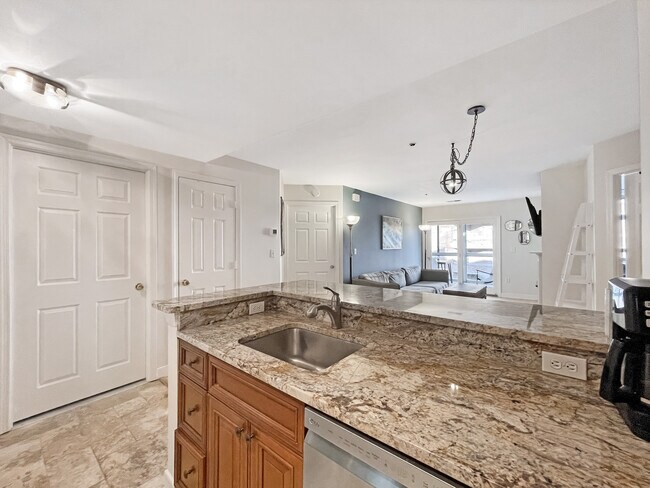Kitchen - 1050 N Taylor St