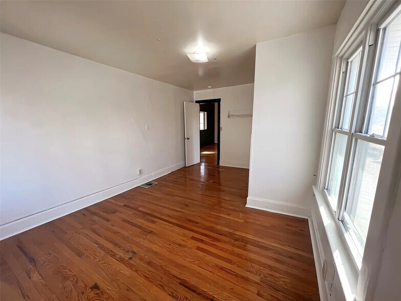 Building Photo - 1171 21st St