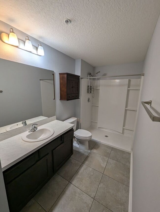 Building Photo - Stunning Townhome off SR 16 on Sebatian Cove