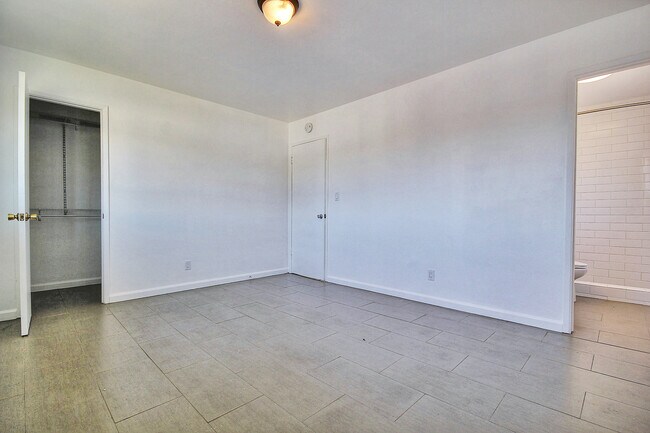 Building Photo - 6671 Sabado Tarde Rd