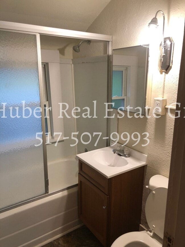 Building Photo - Roselawn 1443-1443.5 Building