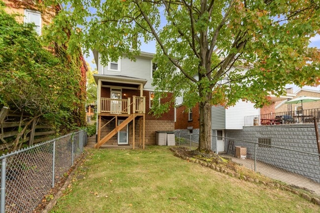 Building Photo - MOVE IN TODAY! Don't miss this FULLY RENOVATED 3-bedroom in BROOKLINE!